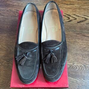 Vtg Salvatore Ferragamo “Good” brown suede slip on loafers with tassels